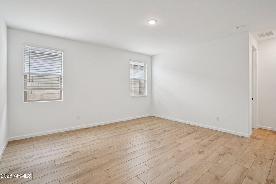 21-web-or-mls-W Camden Ave-S0301-021