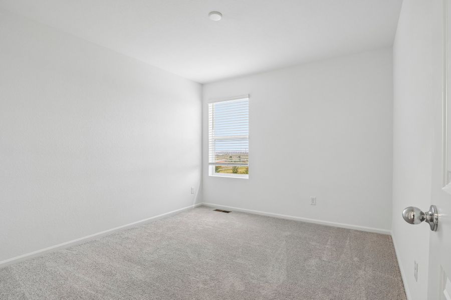 Spacious, unfurnished interior of a new home in Windler, Aurora (Image 18).