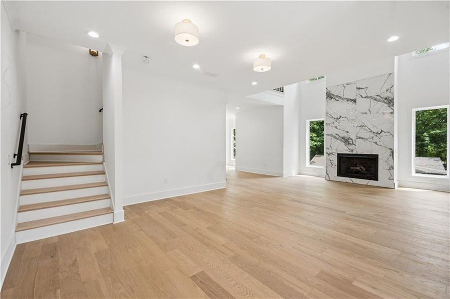 Spacious, unfurnished interior of a new home in , Alpharetta (Image 36).