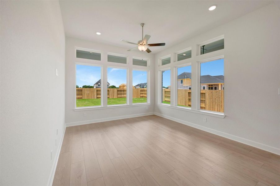Spacious, unfurnished interior of a new home in Grange - Reserve Collection, Katy (Image 27).