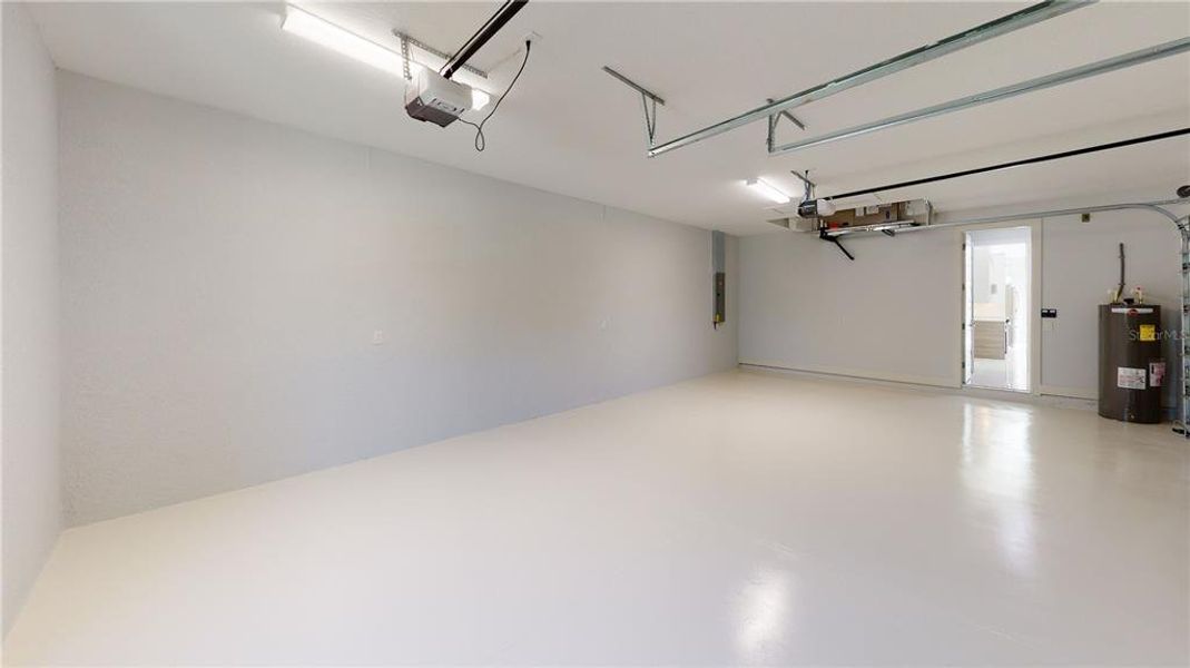 Spacious, unfurnished interior of a new home in , North Port (Image 16).