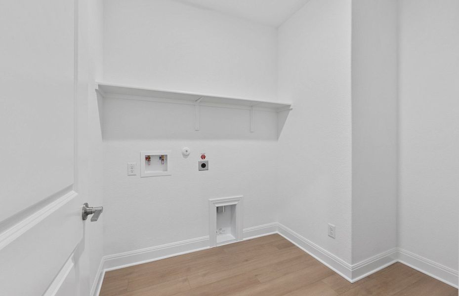 Spacious, unfurnished interior of a new home in Bluffview Reserve, Leander (Image 49).