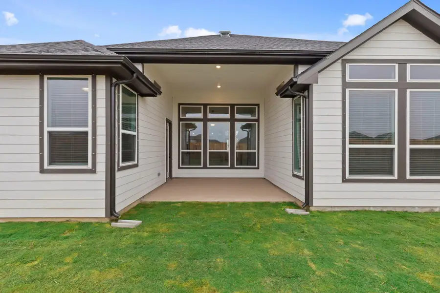 **Photos are representative of the floor plan and not of the actual home** **Photos are representative of the floor plan and not of the actual home**