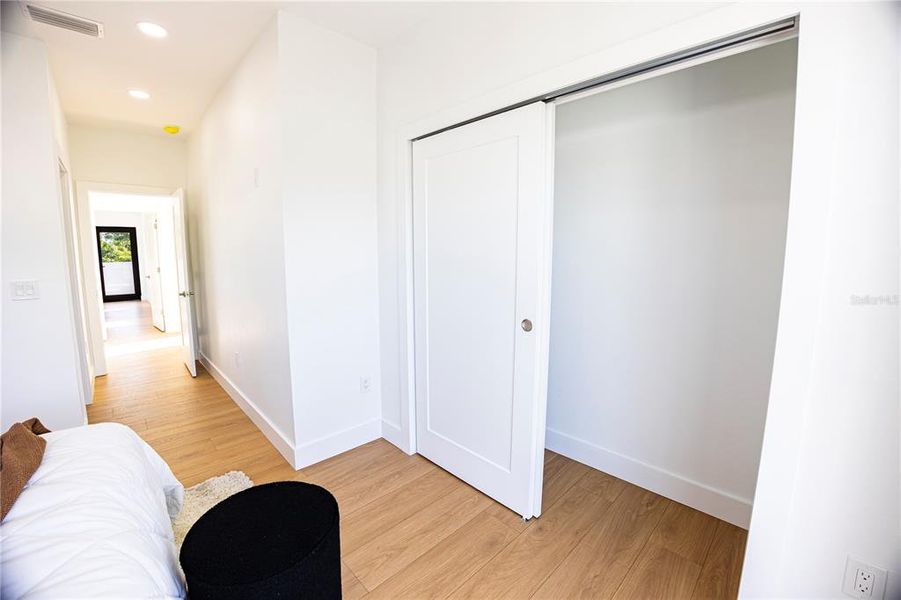 Spacious, unfurnished interior of a new home in , St. Petersburg (Image 64).