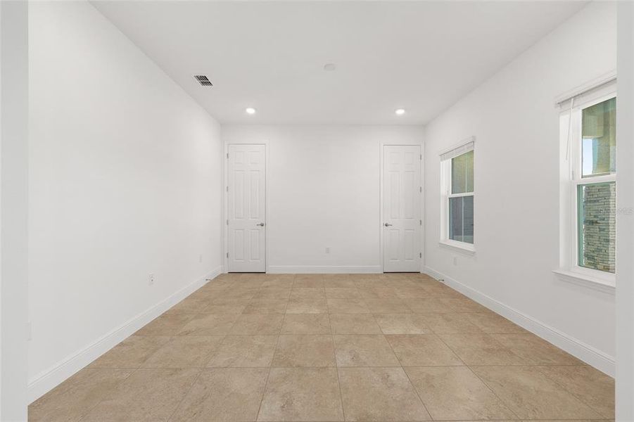 Spacious, unfurnished interior of a new home in , Ocala (Image 34).