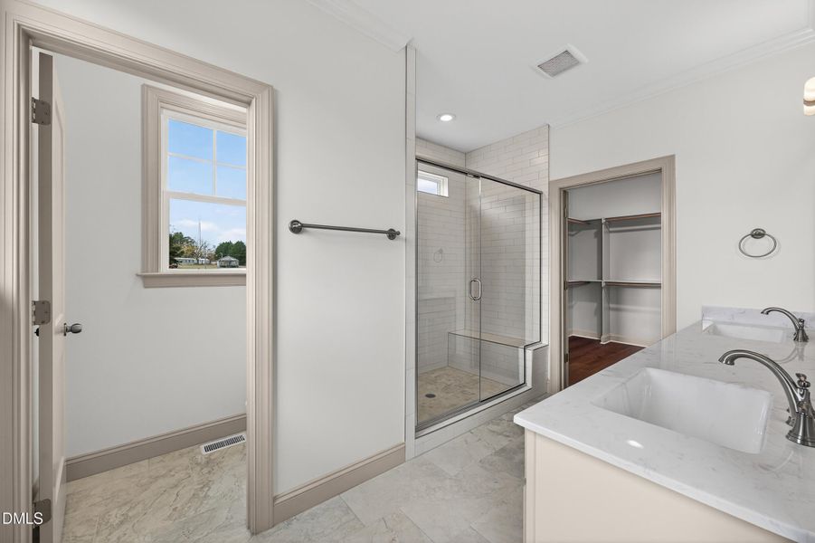 5B685D64-A7B0-4750-8D14-B5A62B2A0581