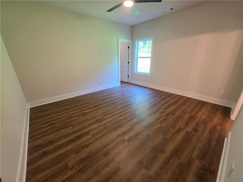 Spacious, unfurnished interior of a new home in , Dallas (Image 16).
