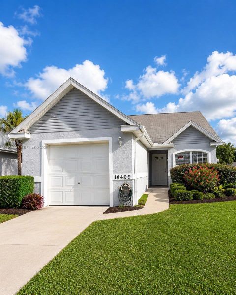 Front exterior of a new home in , Ocala, FL, highlighting curb appeal (Image 1). Front exterior of a new home in , Ocala, FL, highlighting curb appeal (Image 1).
