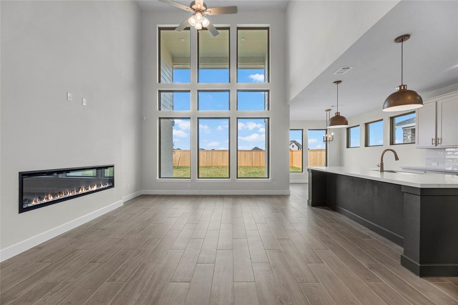 Representative image. Features, selections and colors may vary. Representative image. Features, selections and colors may vary.