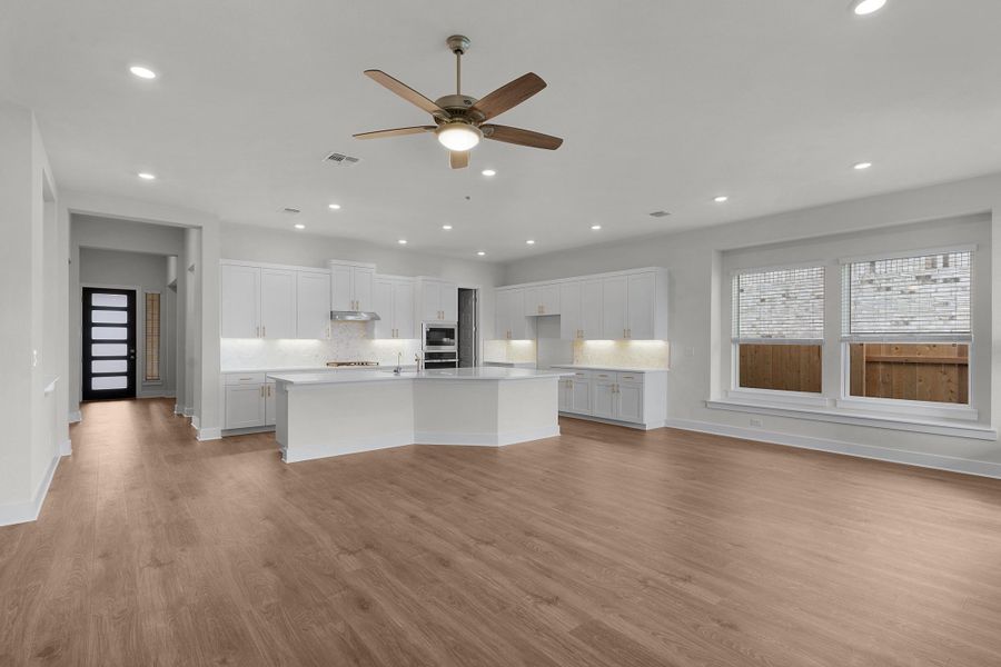 Spacious, unfurnished interior of a new home in Highland Village, Georgetown (Image 18).