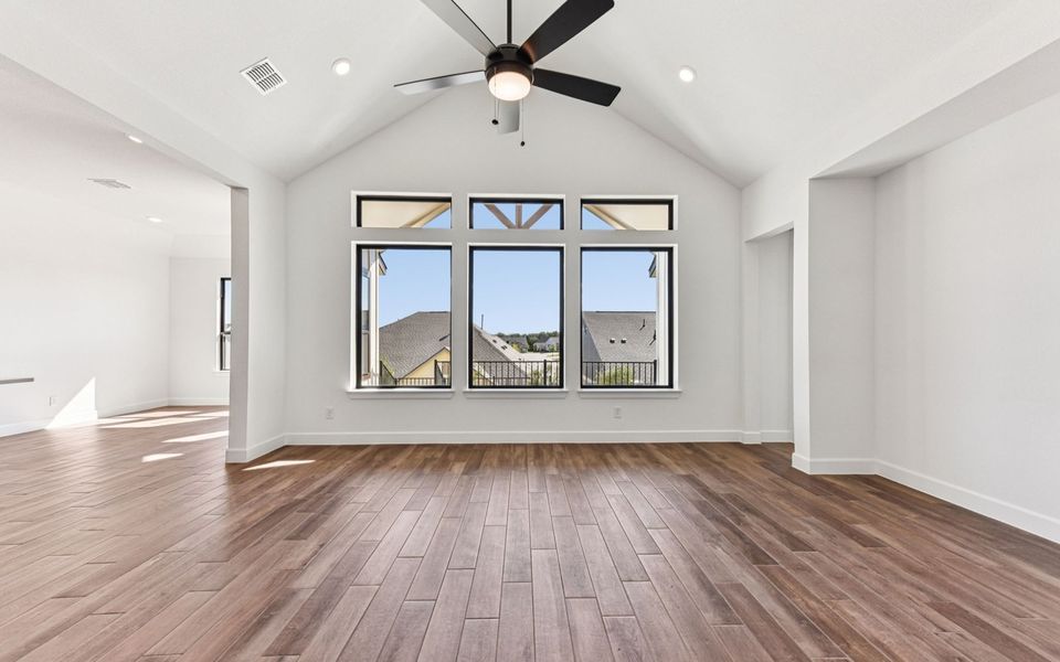Spacious, unfurnished interior of a new home in Kissing Tree, San Marcos (Image 10).