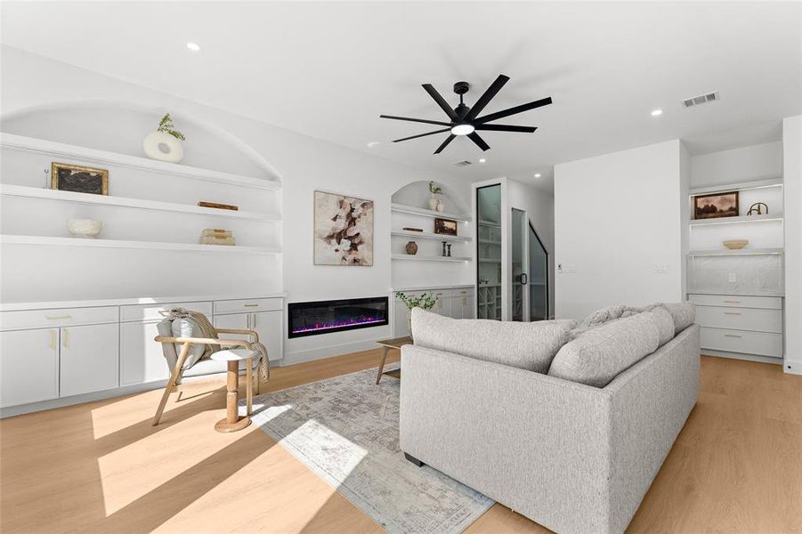 Furnished interior view inside a new home in , Dallas (Image 10). Furnished interior view inside a new home in , Dallas (Image 10).