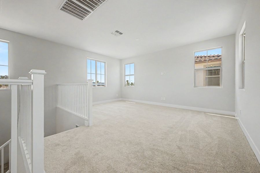 Spacious, unfurnished interior of a new home in Bella Storia, Gilbert (Image 9).