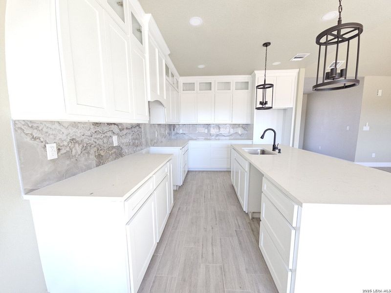 Furnished interior view inside a new home in , Bandera (Image 6).