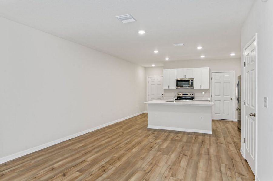 Representative unfurnished interior of a home built from the Barcelona by Casa Fresca Homes in Grove at Crosswinds, Haines City (Image 31).