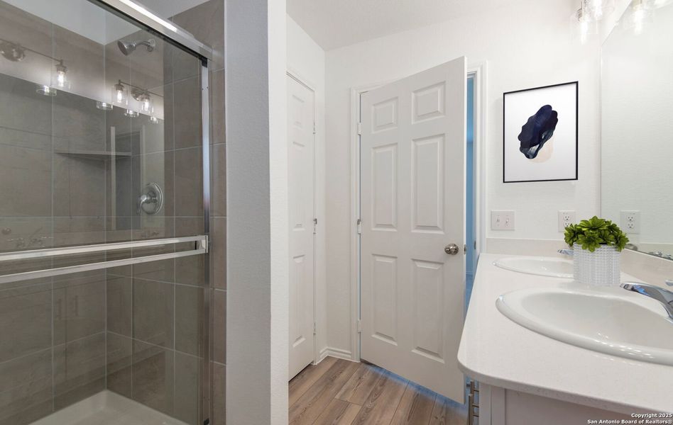 Image 18 of a home in Cinco Lakes. Image 18 of a home in Cinco Lakes.