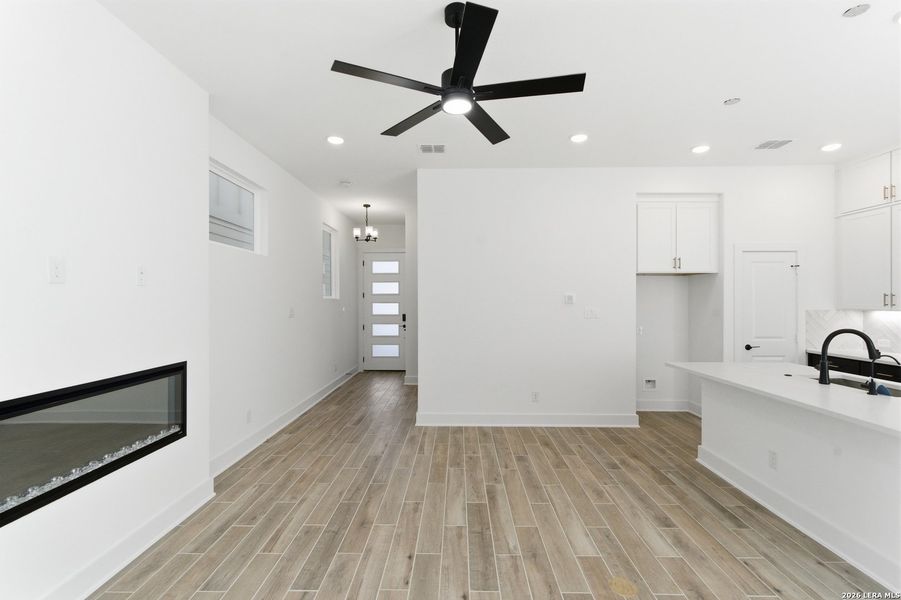 Spacious, unfurnished interior of a new home in Rose Hill, San Antonio (Image 14).