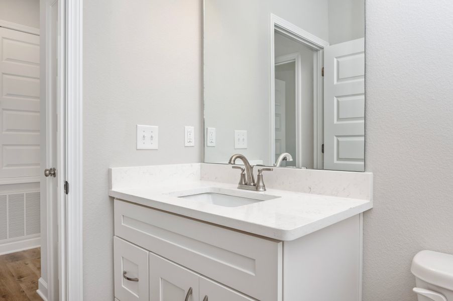 Representative interior finishes for a home built from the Austin by CJL Homes in Longview Estates, Crestview (Image 11).