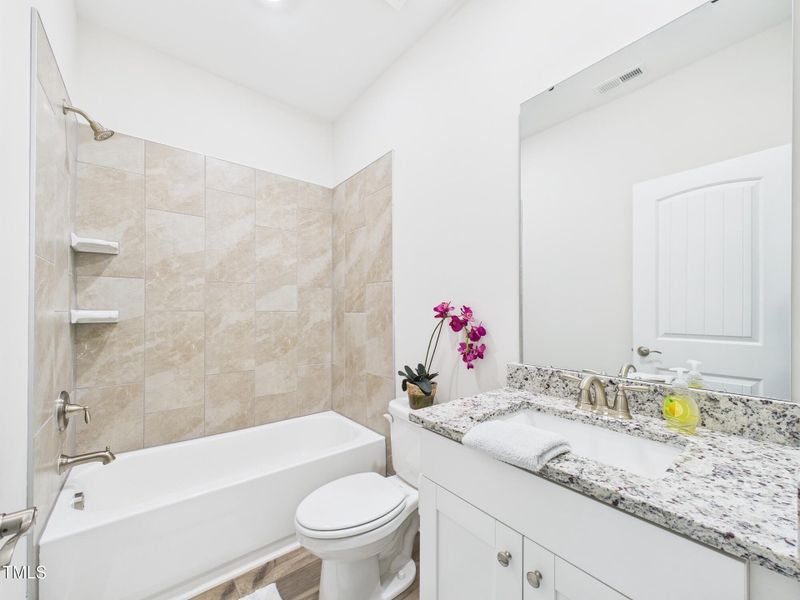 CAM01608G0-PR0104-STILL035