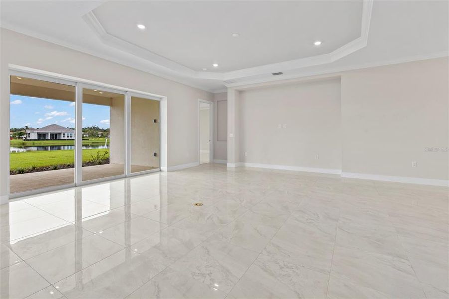 Spacious, unfurnished interior of a new home in , Sarasota (Image 20).