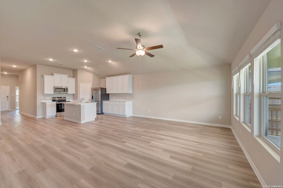 Spacious, unfurnished interior of a new home in Greenspoint Heights, Seguin (Image 28).