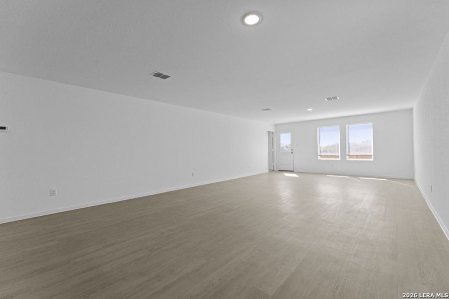 Spacious, unfurnished interior of a new home in Friendship Oaks, Fredericksburg (Image 26).