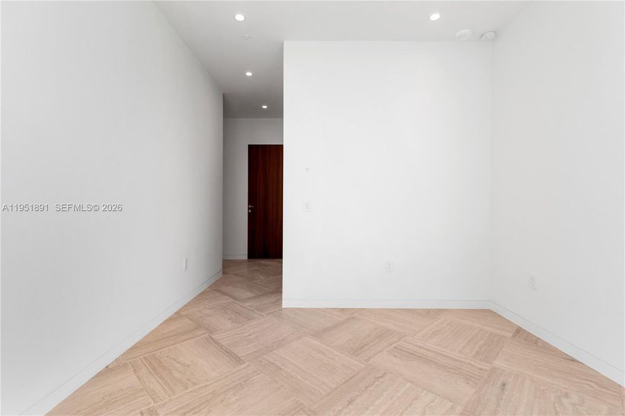 Spacious, unfurnished interior of a new home in , Miami (Image 21).