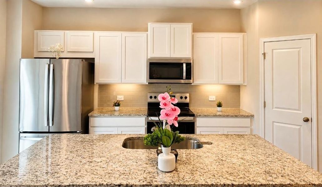 Furnished interior view inside a new home in Alcovy Trace, Lawrenceville (Image 11).