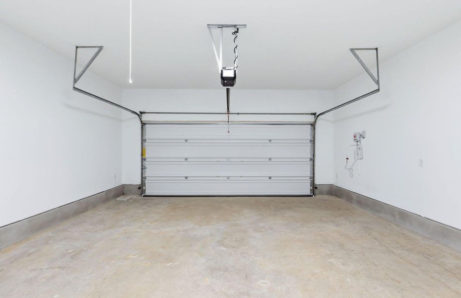 Spacious, unfurnished interior of a new home in Del Webb Austin at Lost Pines, Bastrop (Image 20).