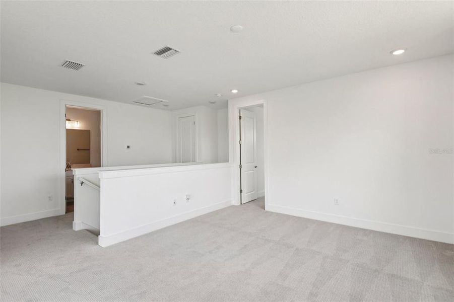 Spacious, unfurnished interior of a new home in Lagoon Residences at Epperson, Wesley Chapel (Image 39).