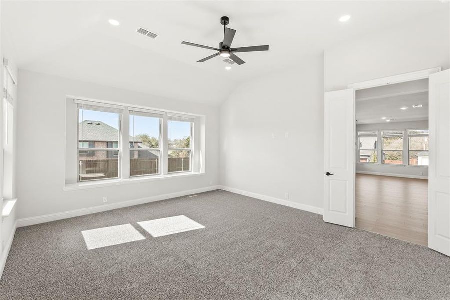 Spacious, unfurnished interior of a new home in Ridgepoint, Midlothian (Image 38).