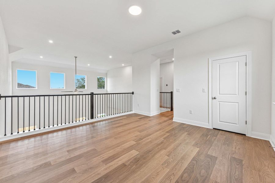 Spacious, unfurnished interior of a new home in Persimmon, Buda (Image 26). Spacious, unfurnished interior of a new home in Persimmon, Buda (Image 26).