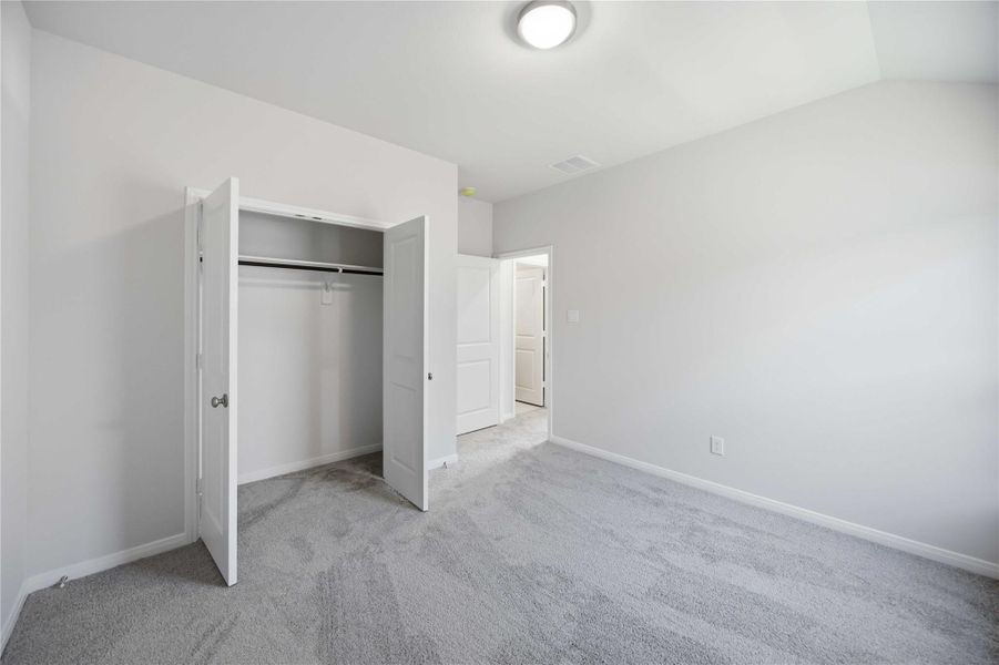 Spacious, unfurnished interior of a new home in Sundance Cove, Crosby (Image 12).