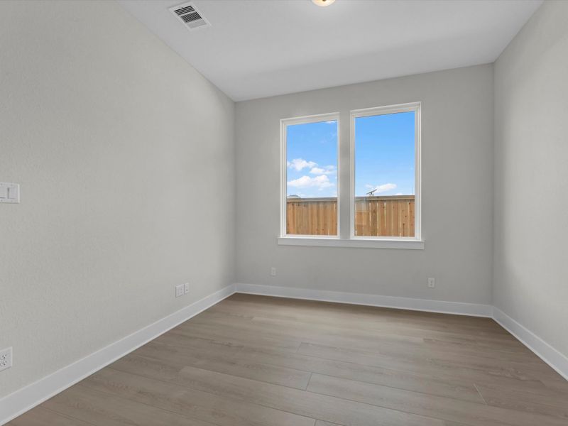 Spacious, unfurnished interior of a new home in Oakhill Reserve, Tomball (Image 16).