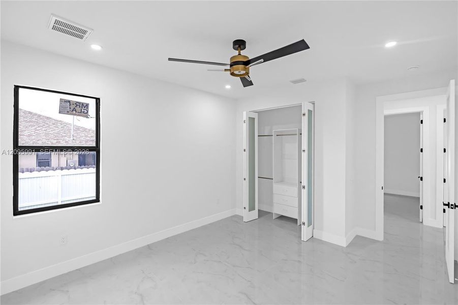 Spacious, unfurnished interior of a new home in , Cape Coral (Image 43).
