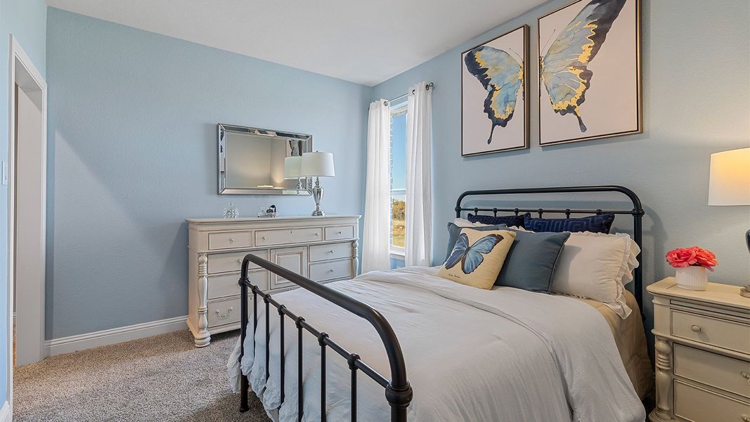 Representative furnished interior of a home built from the Valley spring by D.R. Horton in Lakeview Pointe, Grand Prairie (Image 33).