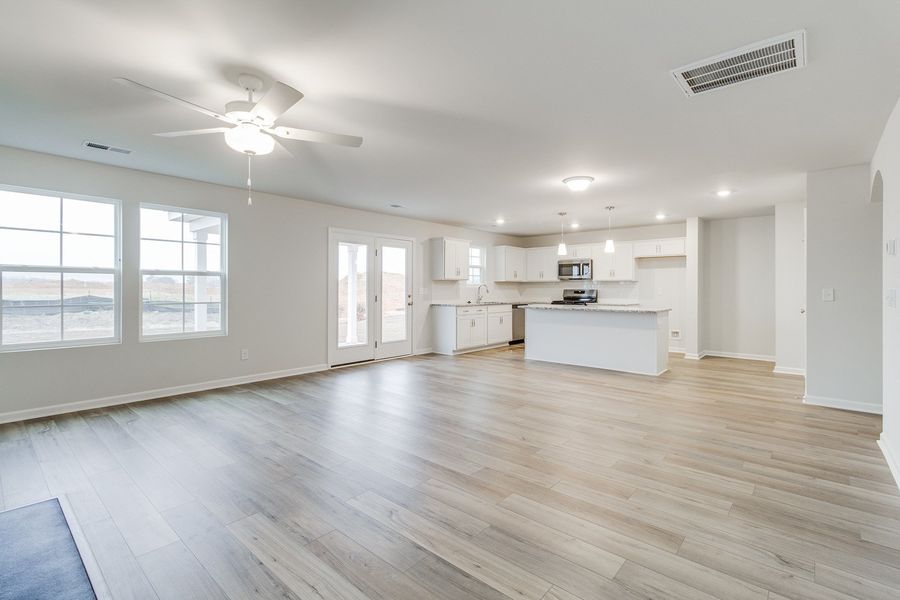Spacious, unfurnished interior of a new home in Winston Point, Gilbert (Image 16).