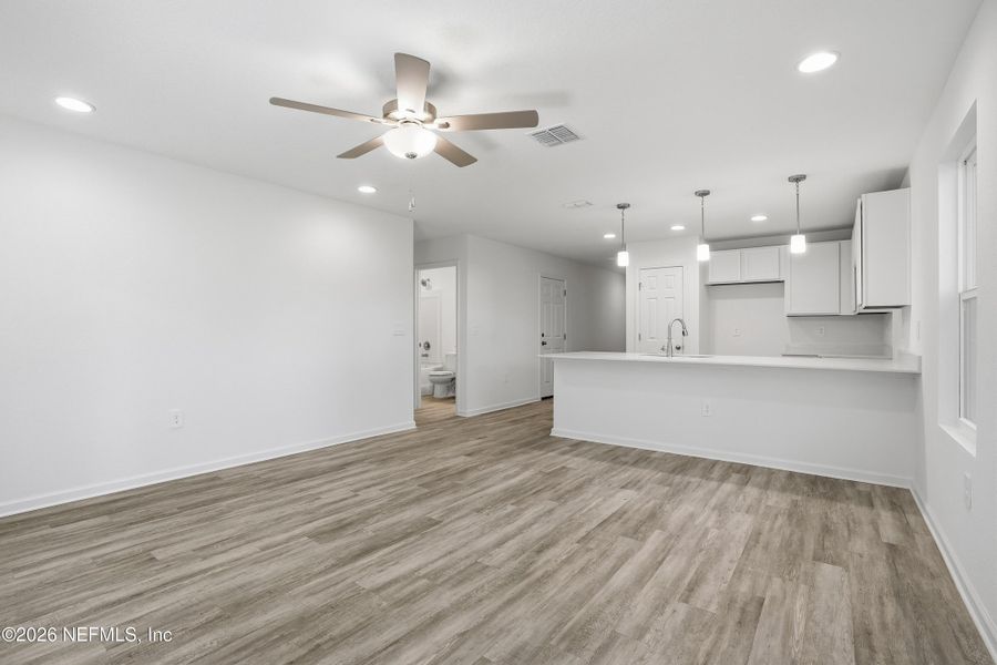 Spacious, unfurnished interior of a new home in , Jacksonville (Image 11).