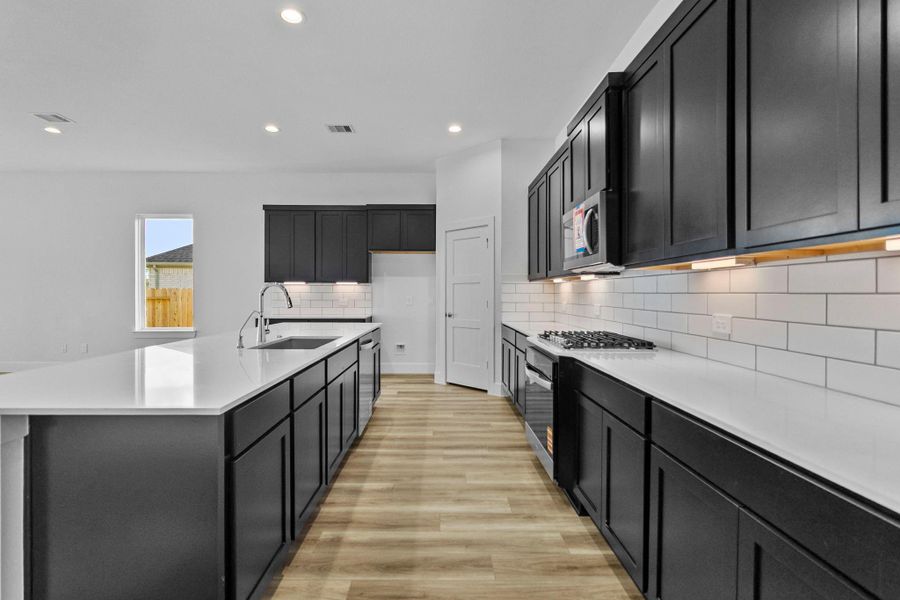 Furnished interior view inside a new home in Silverthorne, Conroe (Image 10).