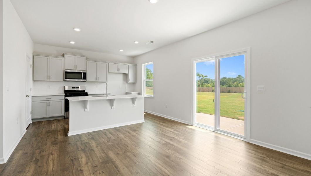 Spacious, unfurnished interior of a new home in Woodglen, Piedmont (Image 18).