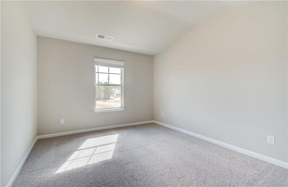 Spacious, unfurnished interior of a new home in Berkeley Lakes, Locust Grove (Image 15).