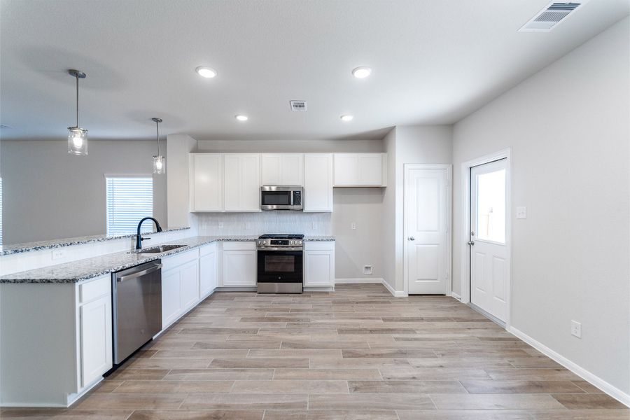 Furnished interior view inside a new home in Lago Mar, Texas City (Image 3).