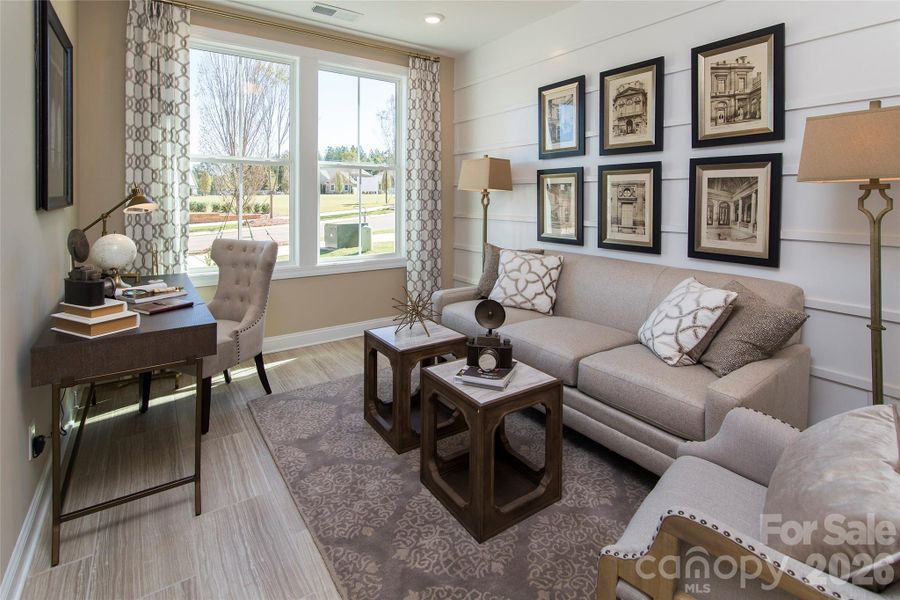 Model photo used for reference