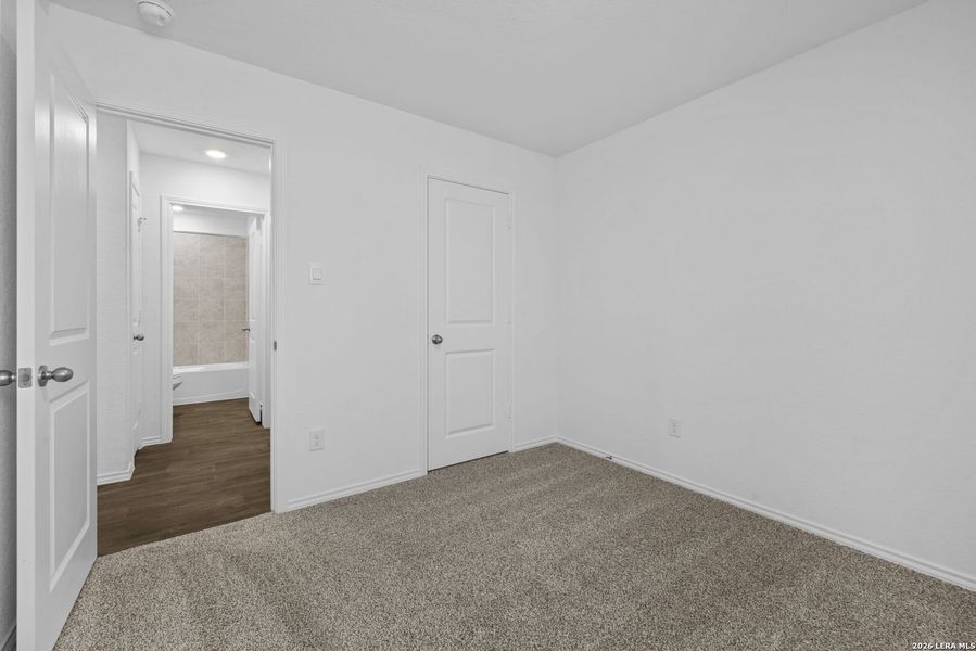 Spacious, unfurnished interior of a new home in Avenida, Converse (Image 15).