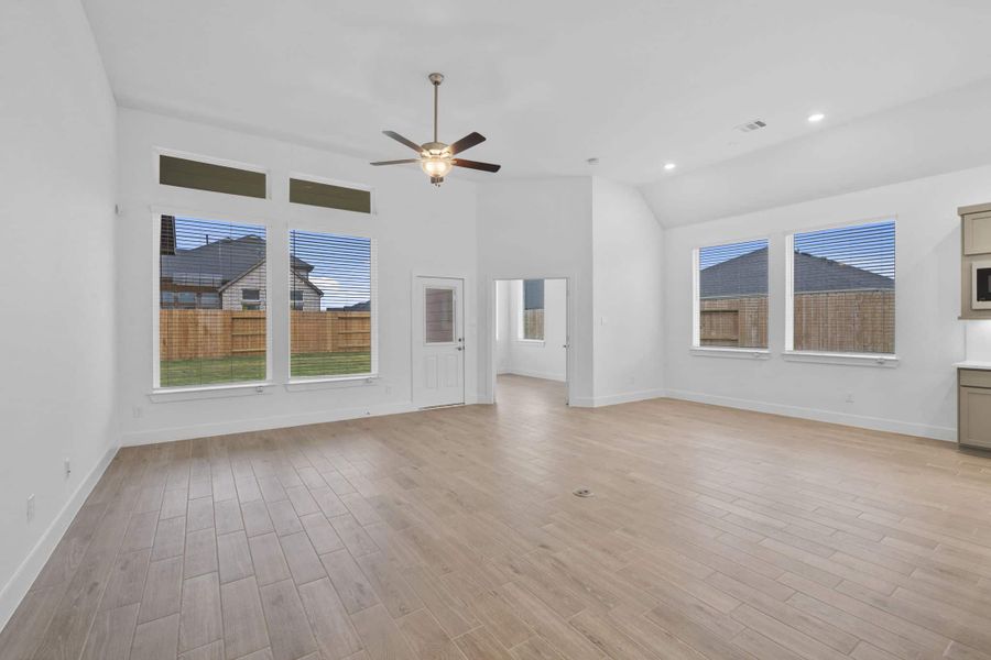 Spacious, unfurnished interior of a new home in Attwater, Waller (Image 7).