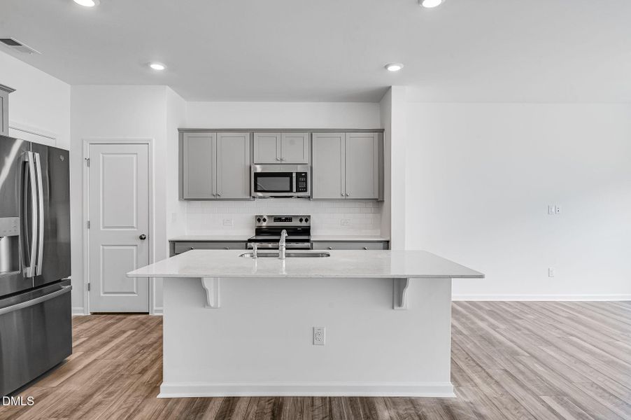 SUN_CaitlinCrossing_Pic_Cameron-19