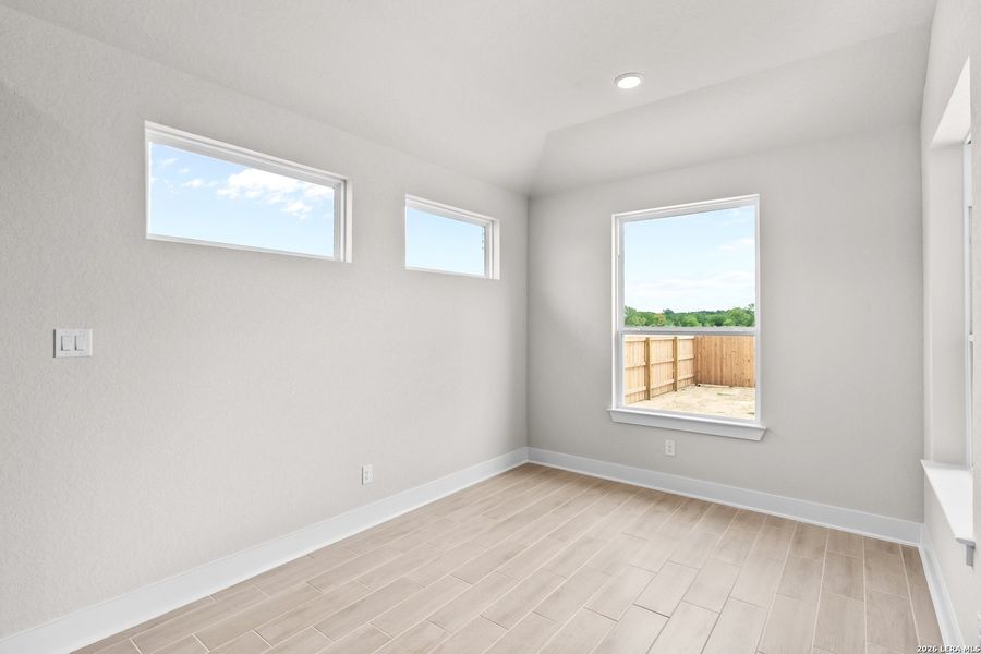 Spacious, unfurnished interior of a new home in Stillwater Ranch, San Antonio (Image 26).
