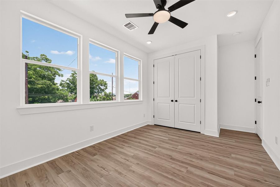 Spacious, unfurnished interior of a new home in , Houston (Image 24).