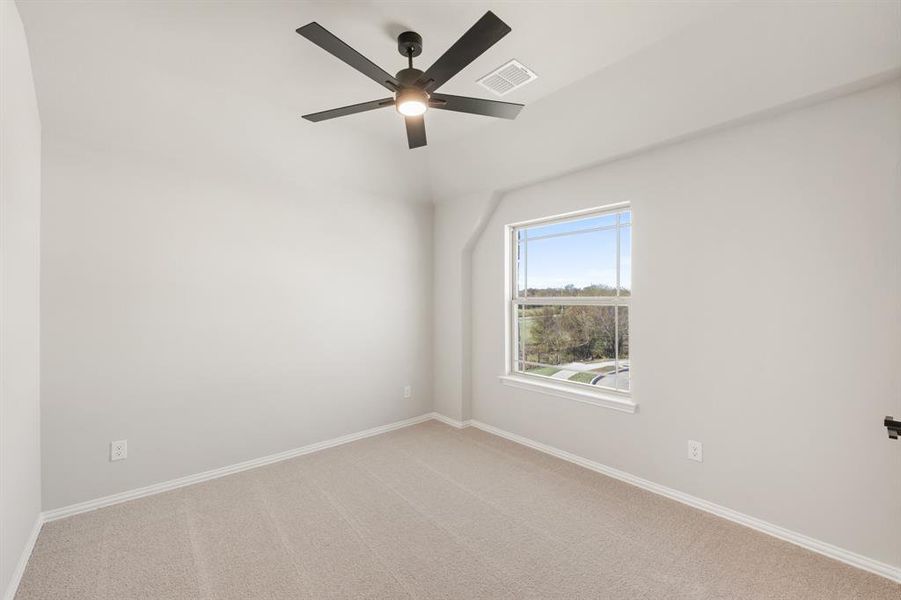 Spacious, unfurnished interior of a new home in Sable Creek, Sanger (Image 33).