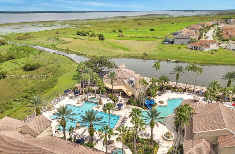 Community amenities in The Townhomes at Bellalago, Kissimmee (Image 23).